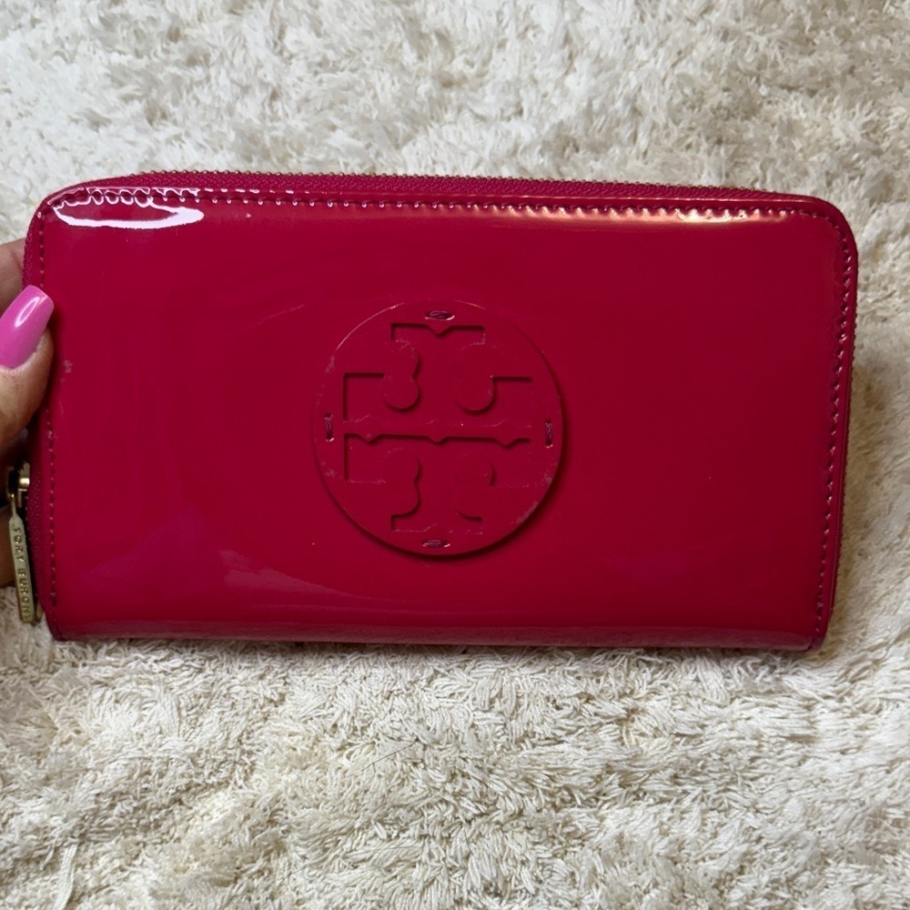 Tory Burch Fuchsia Patent Leather Zip Continental Wallet